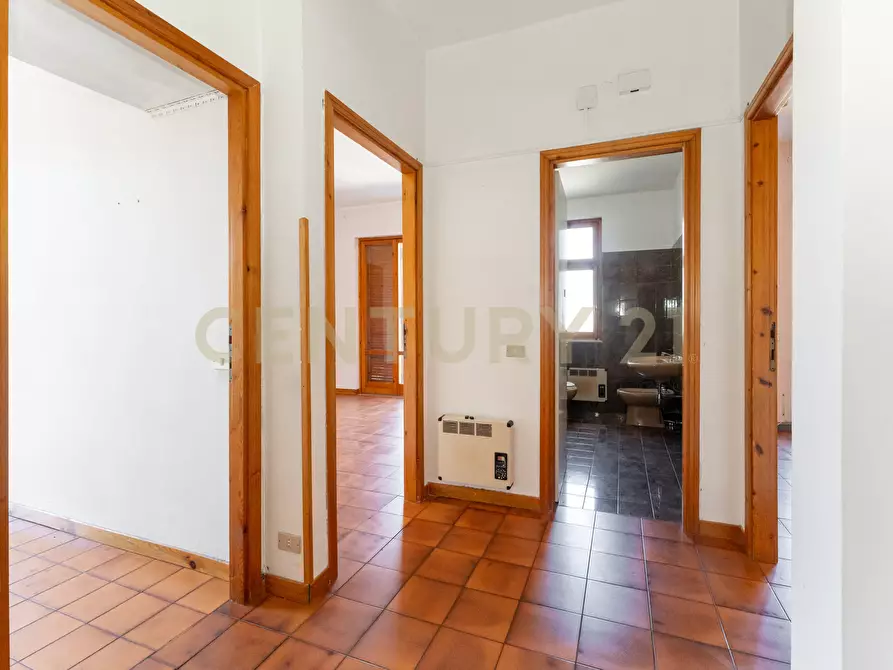 Immagine 19 di Trilocale in vendita  in Via Nazionale a Aci Castello