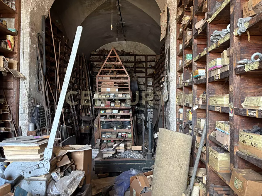 Immagine 16 di Locale commerciale in vendita  in Via 6 Aprile 61 a Catania