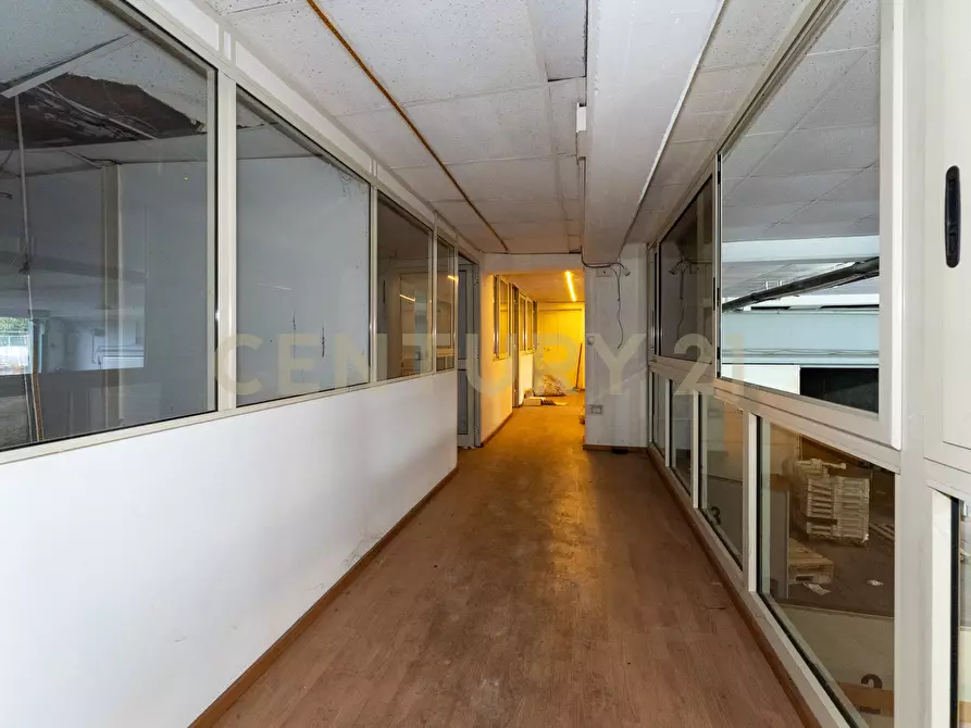 Immagine 81 di Showroom in vendita  in Via delle Scuole 1 a Aci Castello