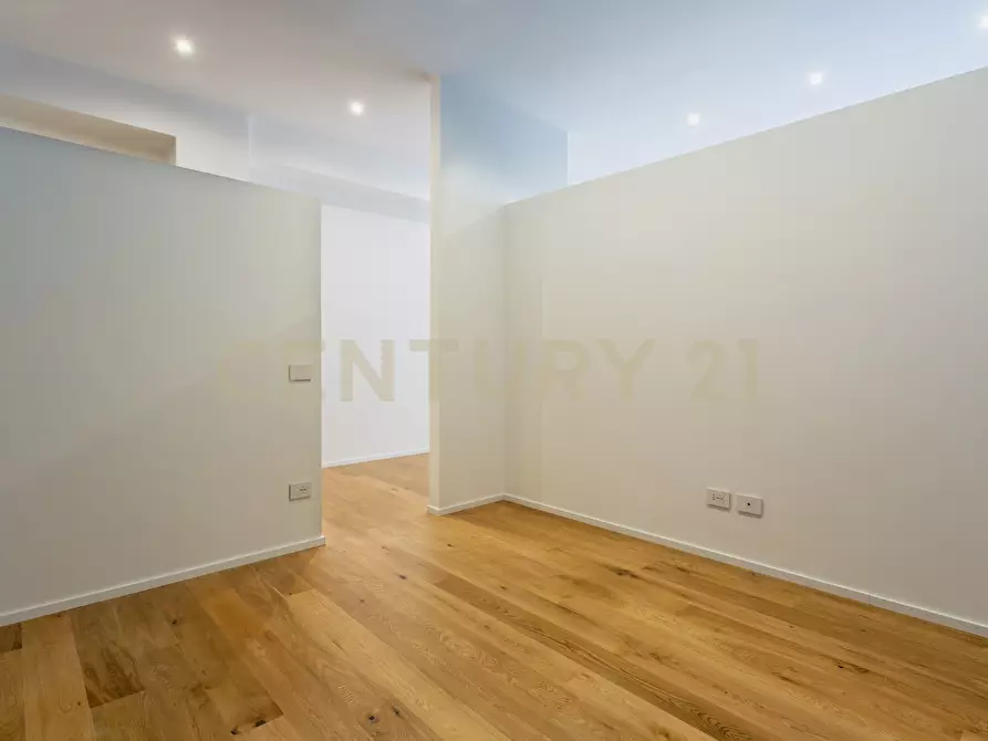 Immagine 6 di Loft/Open space in vendita  in Via dell'Olmata 30 a Roma