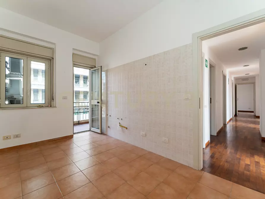 Immagine 37 di Pentalocale in vendita  in Corso Sicilia 64 a Catania