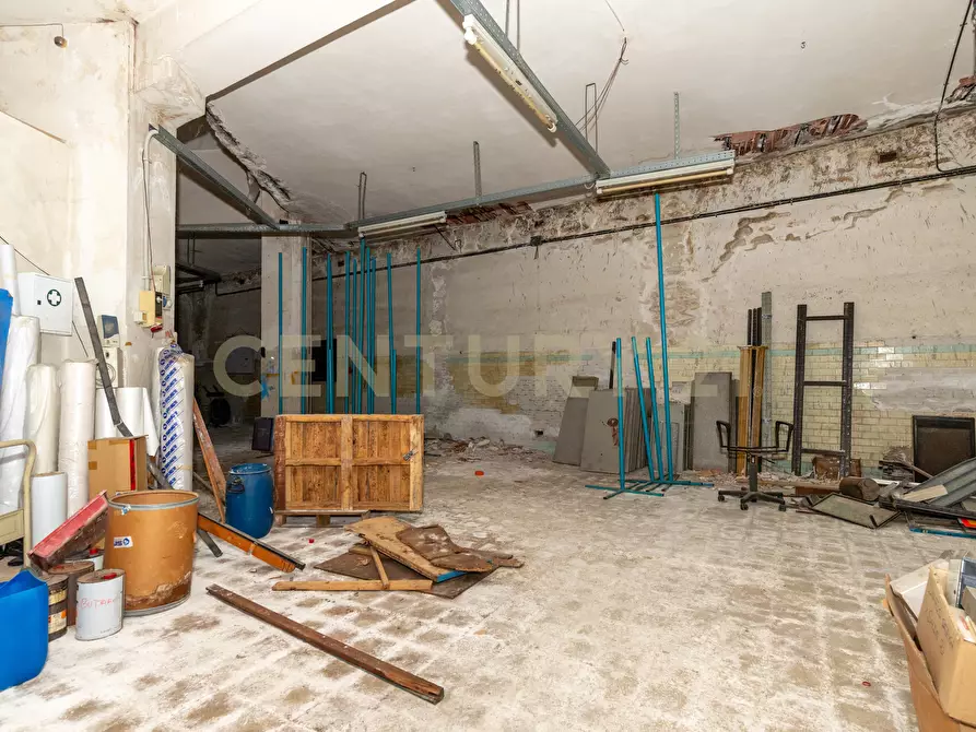 Immagine 44 di Locale commerciale in vendita  in Viale Mario Rapisardi 186 a Catania