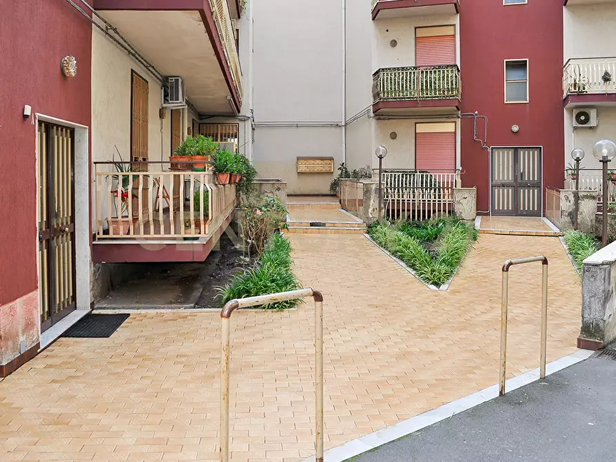 Immagine 2 di Appartamento in vendita  in Viale delle Olimpiadi 11 a Aci Catena