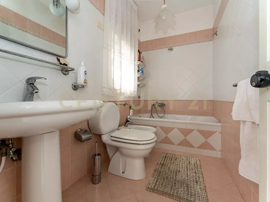 Immagine 44 di Pentalocale in vendita  in Via Giuseppe Garibaldi 179 a Catania