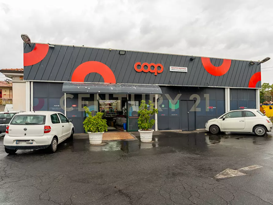 Immagine 15 di Locale commerciale in vendita  in Via Galermo 185 a Catania