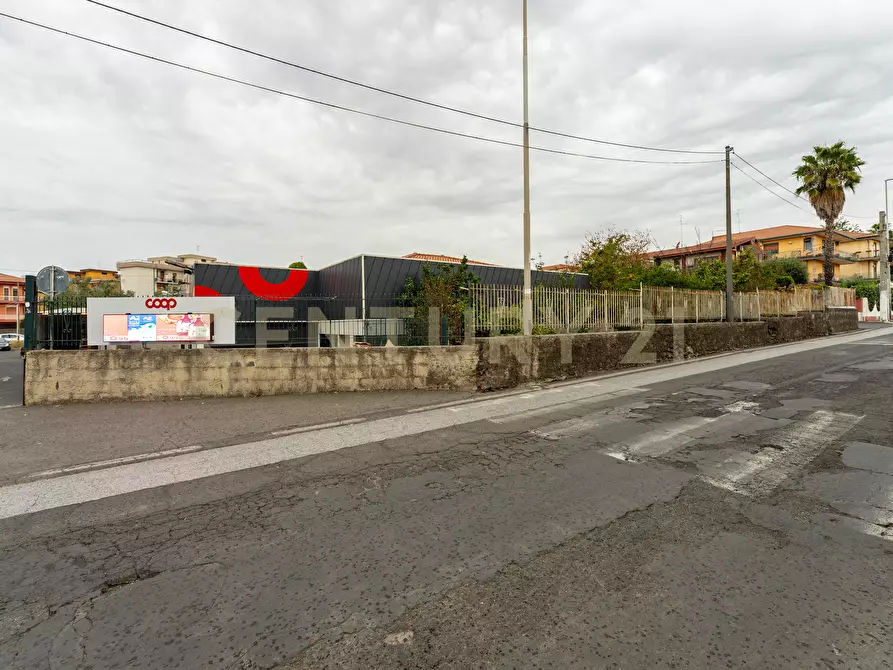 Immagine 26 di Locale commerciale in vendita  in Via Galermo 185 a Catania