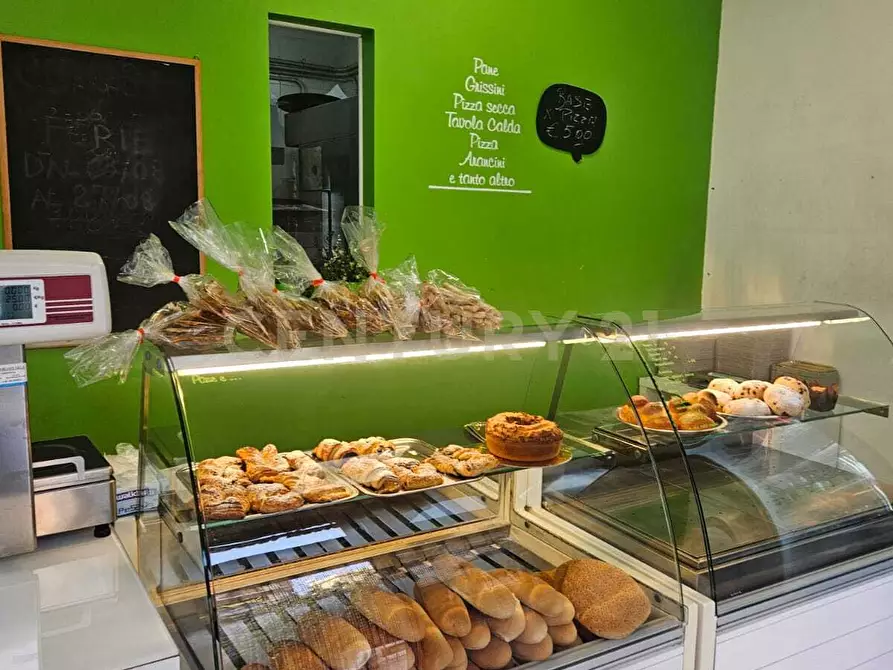 Immagine 11 di Attività commerciale in vendita  in Via Nuovalucello 156 a Catania