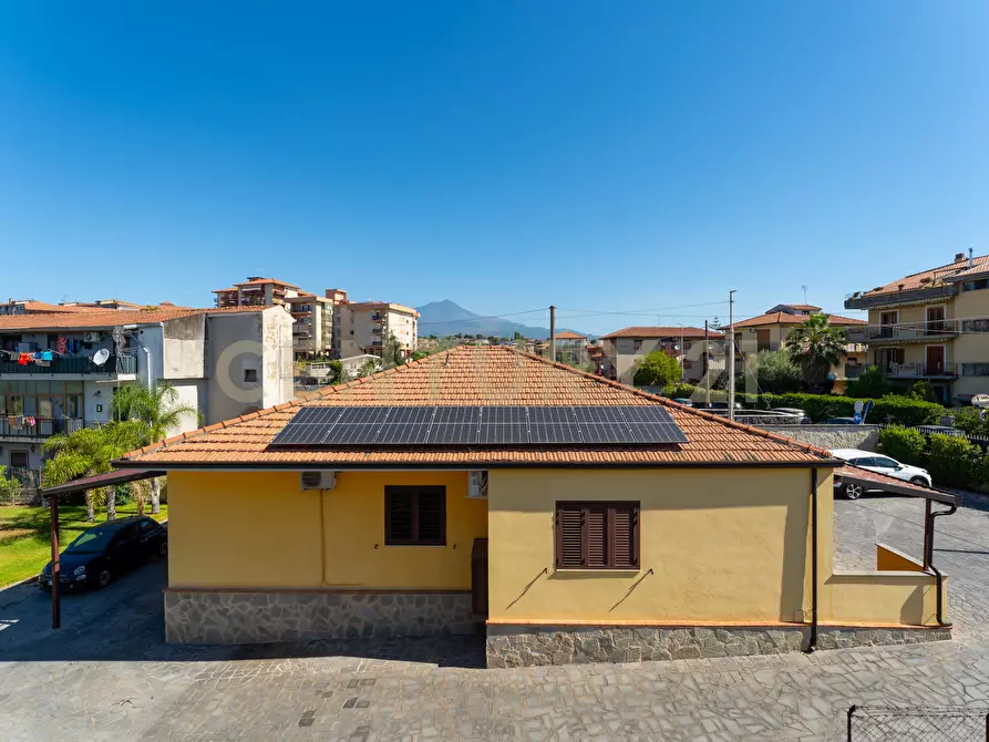 Immagine 38 di Villa in vendita  in Via Macello 47 a Catania