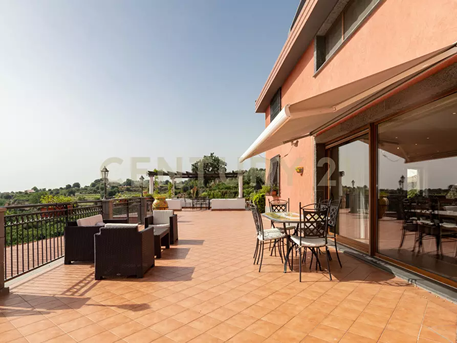 Immagine 10 di Villa in vendita  in Via Brinzio 20 a Aci Catena