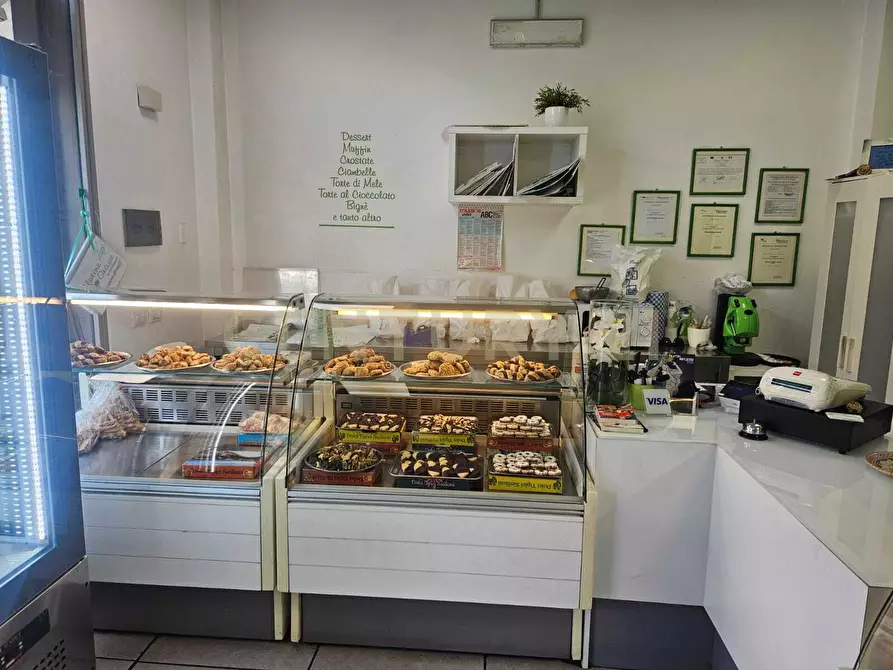 Immagine 5 di Attività commerciale in vendita  in Via Nuovalucello 156 a Catania