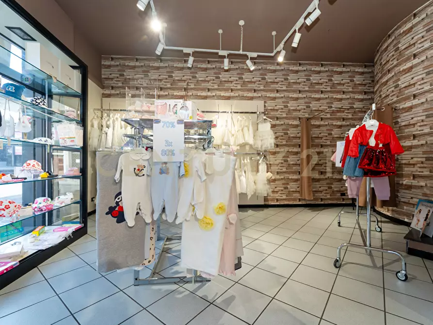 Immagine 12 di Attività commerciale in vendita  in Via Vittorio Emanuele 214 a Belpasso