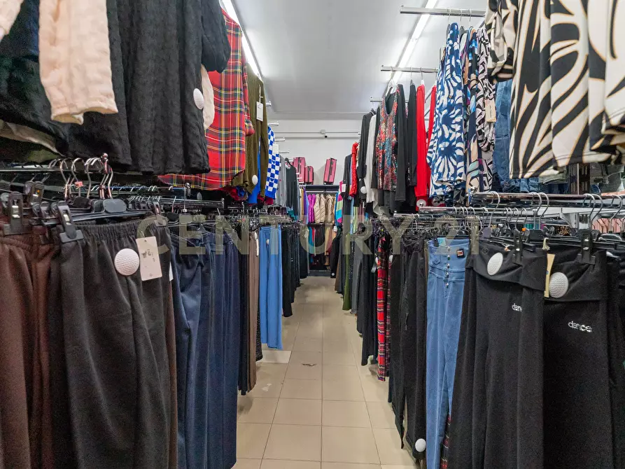 Immagine 26 di Attività commerciale in vendita  in Via Nizzeti 6 a Aci Catena