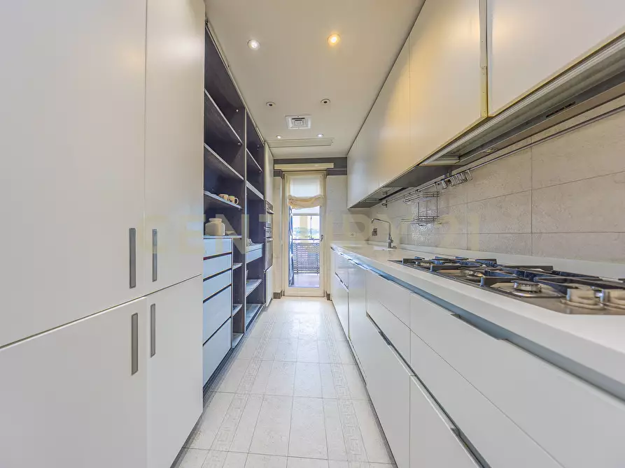 Immagine 44 di Appartamento in vendita  in Via Bevagna 68 a Roma