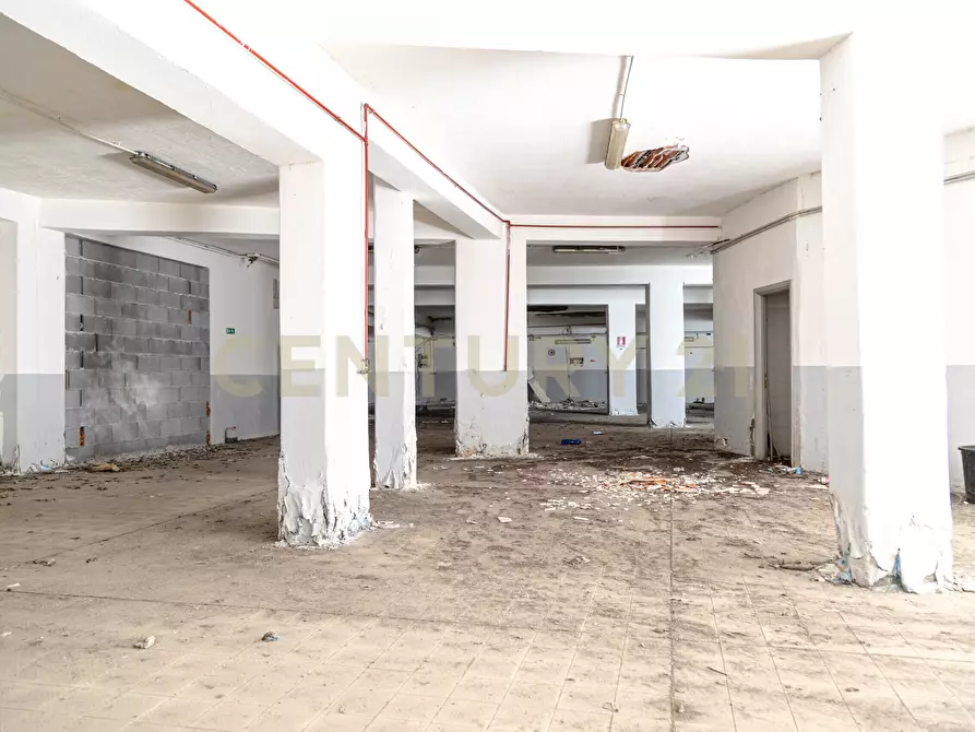 Immagine 24 di Locale commerciale in vendita  in Via Renato Fucini 10 a Catania