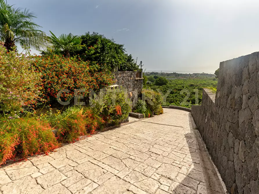 Immagine 82 di Villa in vendita  in Via Brinzio 20 a Aci Catena