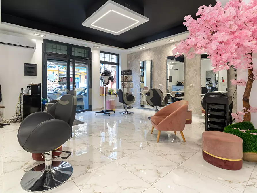 Immagine 15 di Locale commerciale in vendita  in Via Vittorio Emanuele II 113a a Gravina Di Catania