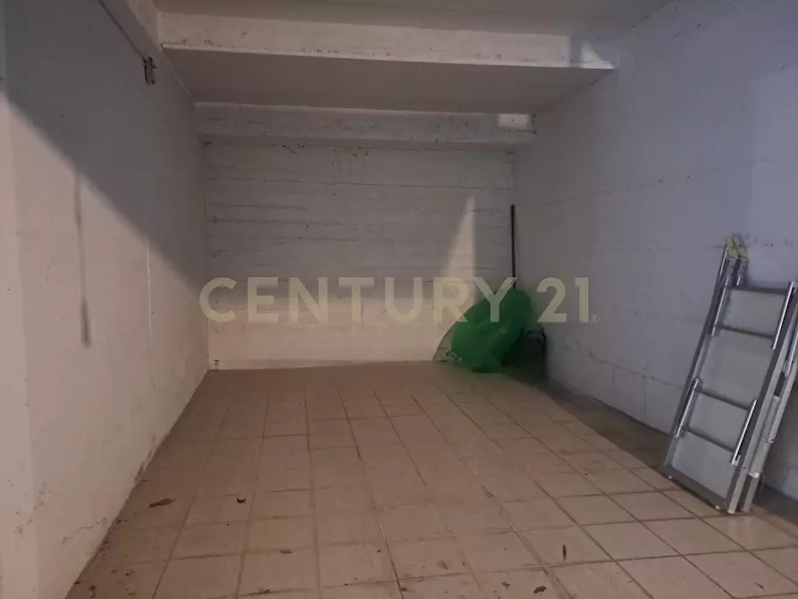 Immagine 26 di Quadrilocale in vendita  in Via Vittorio Monese a Garda