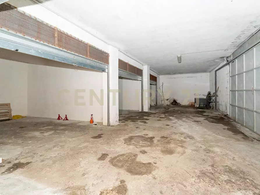 Immagine 21 di Magazzino in vendita  in Via del Bosco 407 a Catania