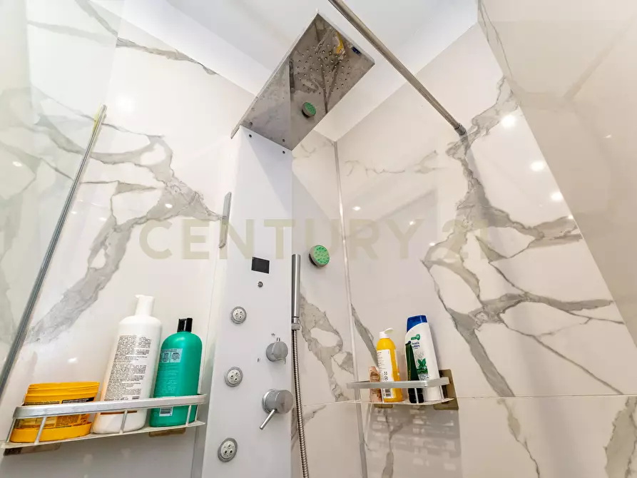 Immagine 24 di Pentalocale in vendita  in Via Lo Jacono Francesco 53 a Sant'agata Li Battiati