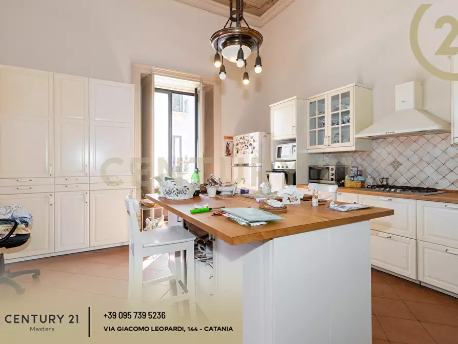 Immagine 101 di Pentalocale in vendita  in Via Etnea 196 a Catania