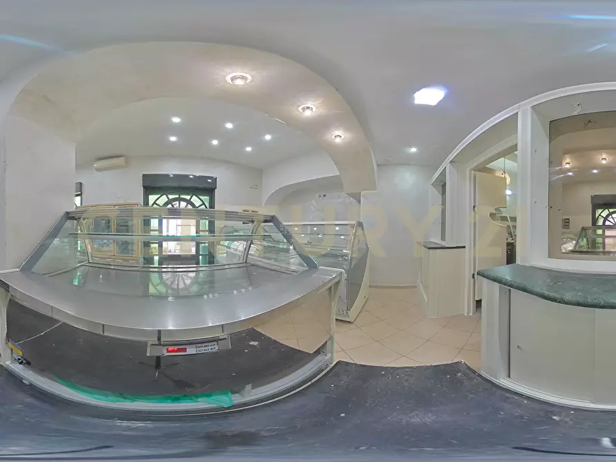 Immagine 41 di Bar / Ristorante in vendita  in Viale Papa Giovanni XXIII 46 a Camporotondo Etneo
