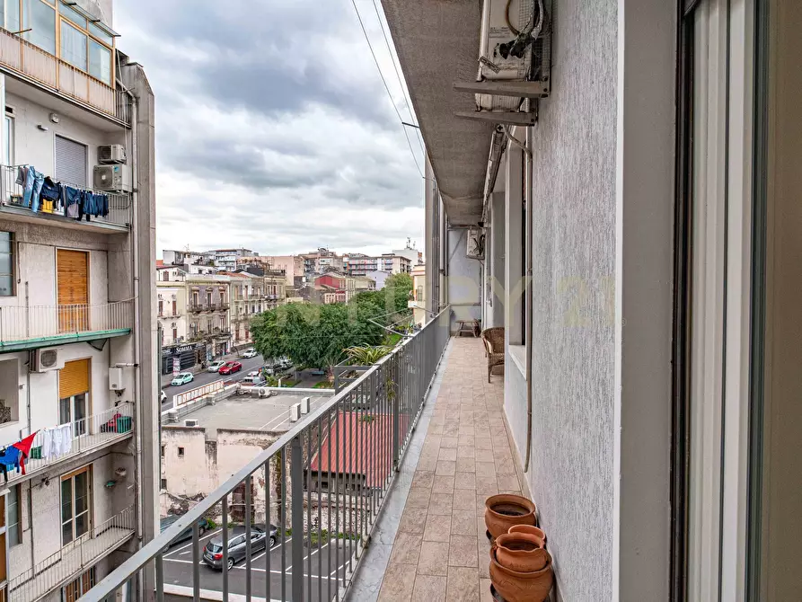 Immagine 11 di Pentalocale in vendita  in Via Rasà 3 a Catania