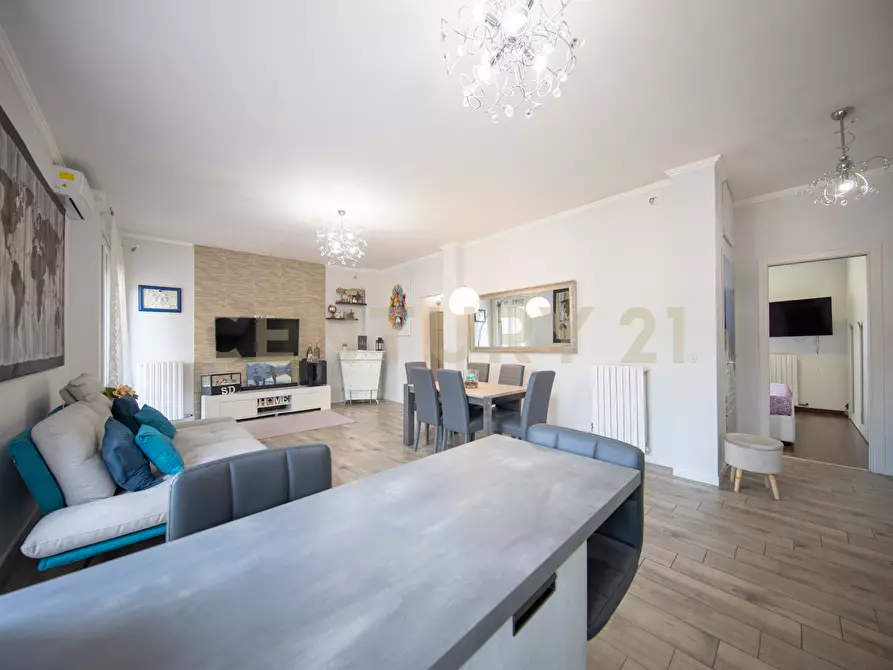 Immagine 6 di Quadrilocale in vendita  in Viale della Venezia Giulia 151 a Roma