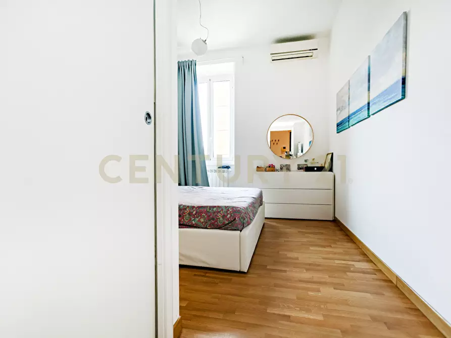 Immagine 7 di Trilocale in vendita  in Via Vetulonia 45 a Roma