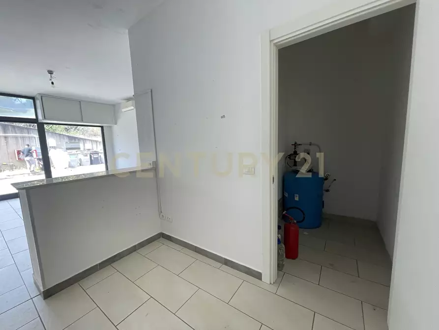 Immagine 30 di Locale commerciale in vendita  in Piazza Primo Wongher 17 a Monte Argentario