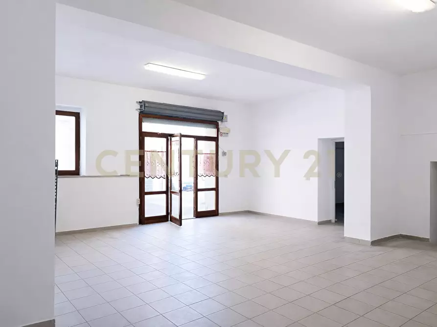 Immagine 4 di Locale commerciale in vendita  in Via Adua 69 a Abbadia San Salvatore