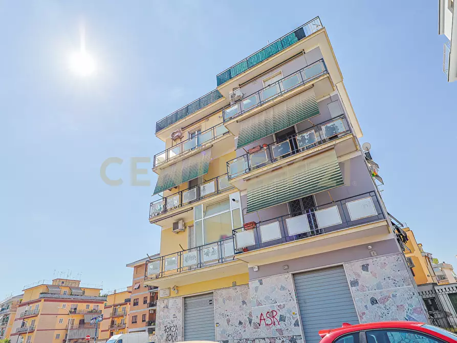 Immagine 30 di Quadrilocale in vendita  in Piazza dei Cigni 7 a Roma