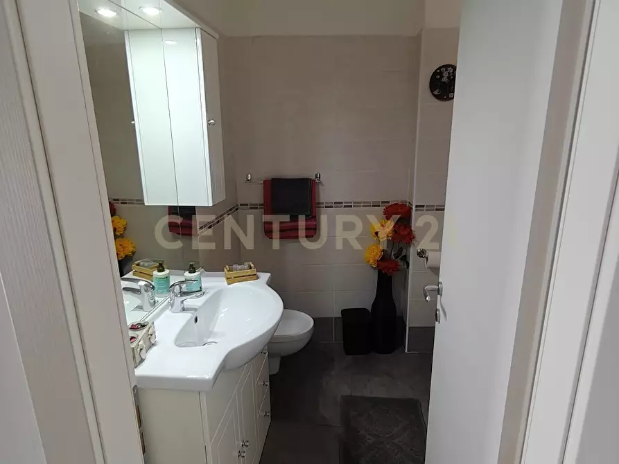 Immagine 18 di Pentalocale in vendita  in Stradone Santa Lucia 109 a Verona