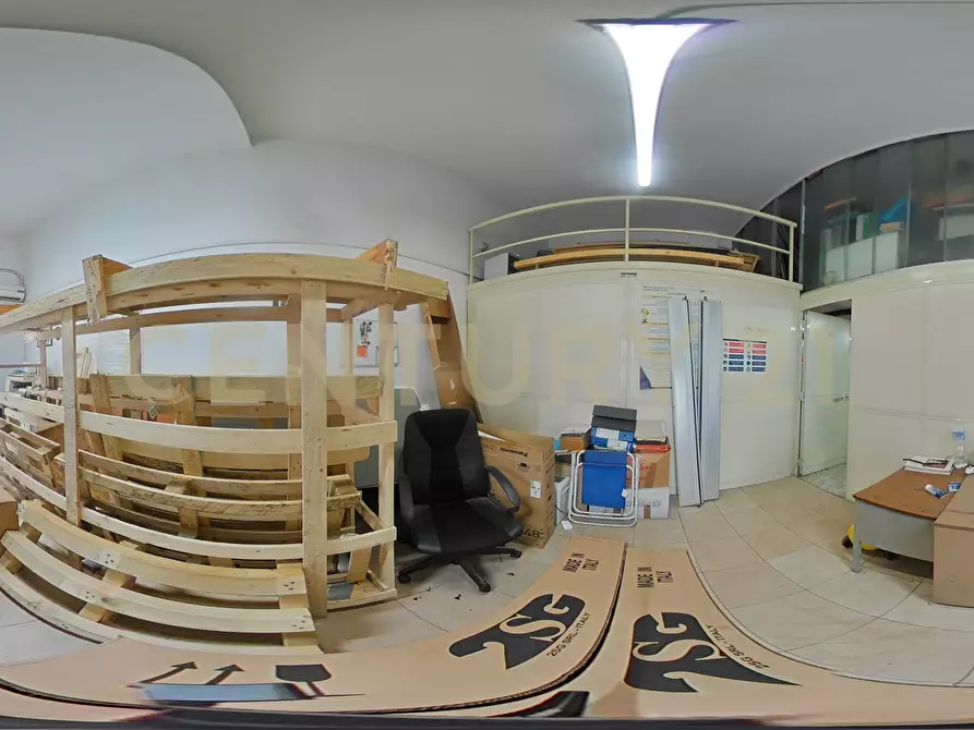 Immagine 30 di Locale commerciale in vendita  in Via Timoleone 1a a Catania