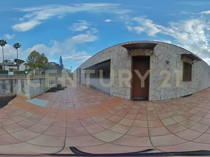 Immagine 90 di Showroom in vendita  in Via delle Scuole 1 a Aci Castello