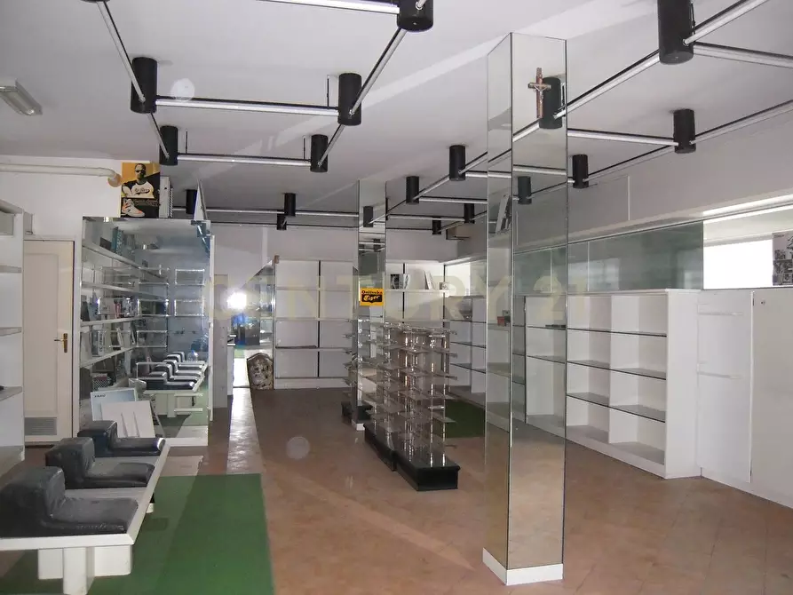 Immagine 2 di Locale commerciale in affitto  in Via Umberto I 53 a Bovolone