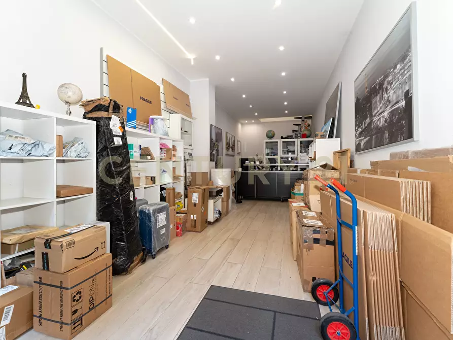 Immagine 17 di Locale commerciale in vendita  in Via Passo Gravina 81c a Catania