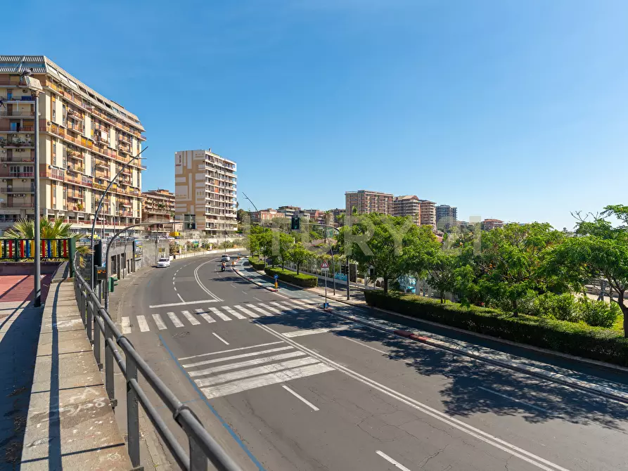 Immagine 15 di Pentalocale in affitto  in Piazza Europa 13 a Catania