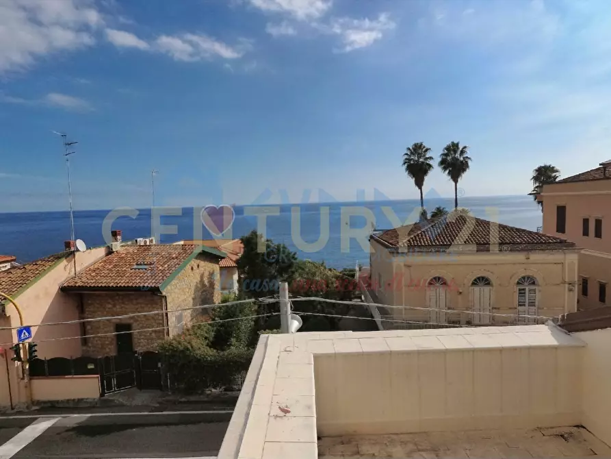 Immagine 16 di Villa in vendita  in Via Livorno 97 a Aci Castello