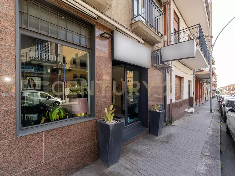 Immagine 5 di Locale commerciale in vendita  in Via Vittorio Emanuele II 113a a Gravina Di Catania