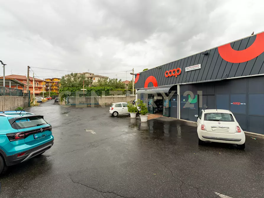 Immagine 9 di Locale commerciale in vendita  in Via Galermo 185 a Catania