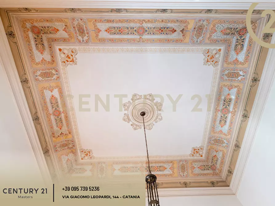 Immagine 104 di Pentalocale in vendita  in Via Etnea 196 a Catania