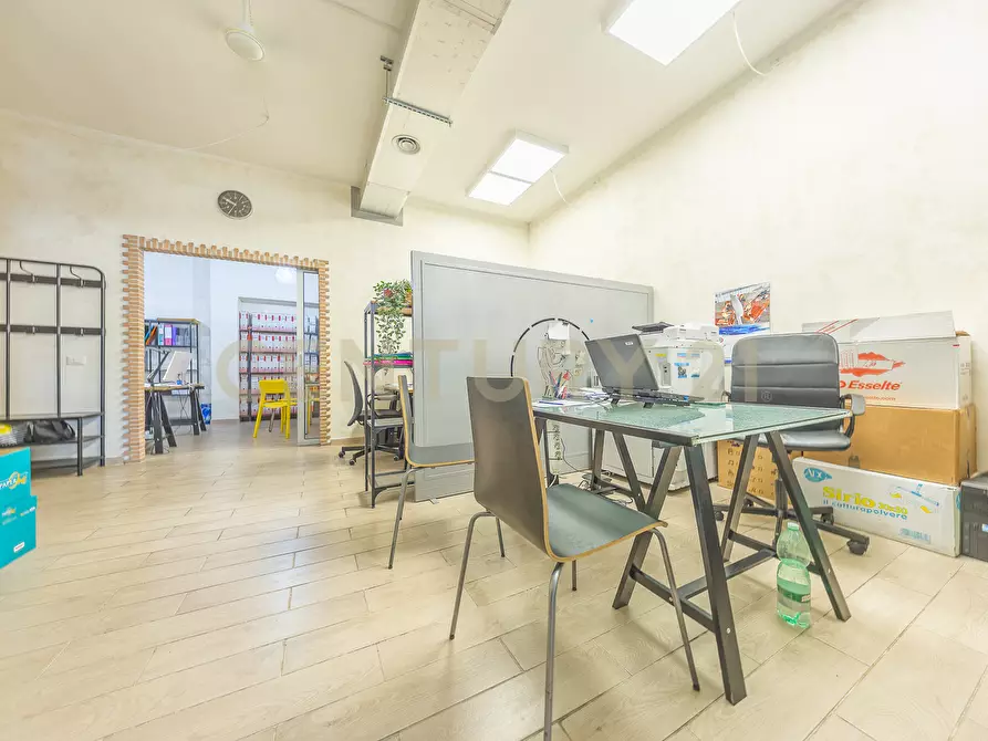 Immagine 21 di Locale commerciale in vendita  in VIA AUGUSTA GENINA 16 a Roma