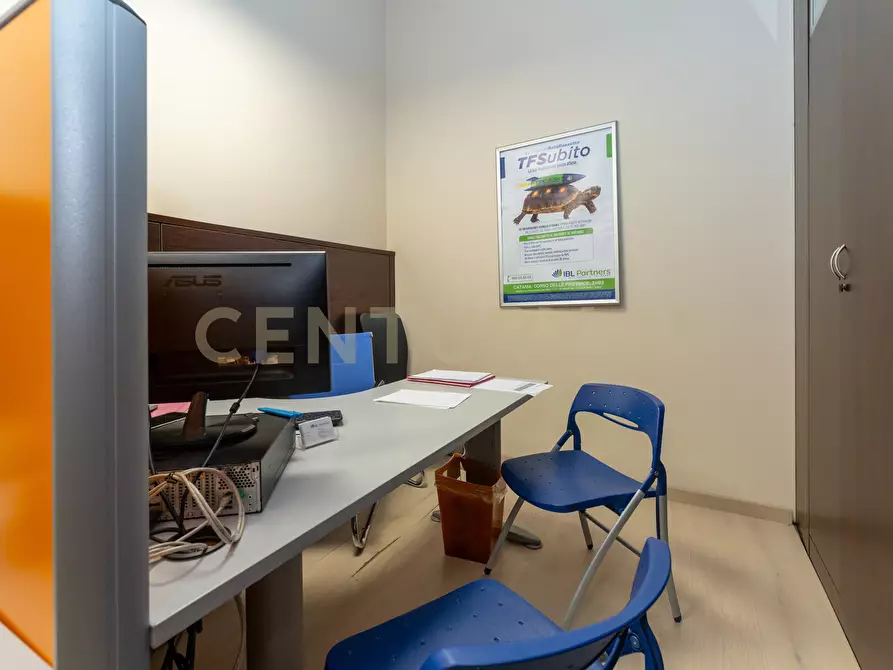 Immagine 18 di Locale commerciale in vendita  in Corso delle Province 23 a Catania