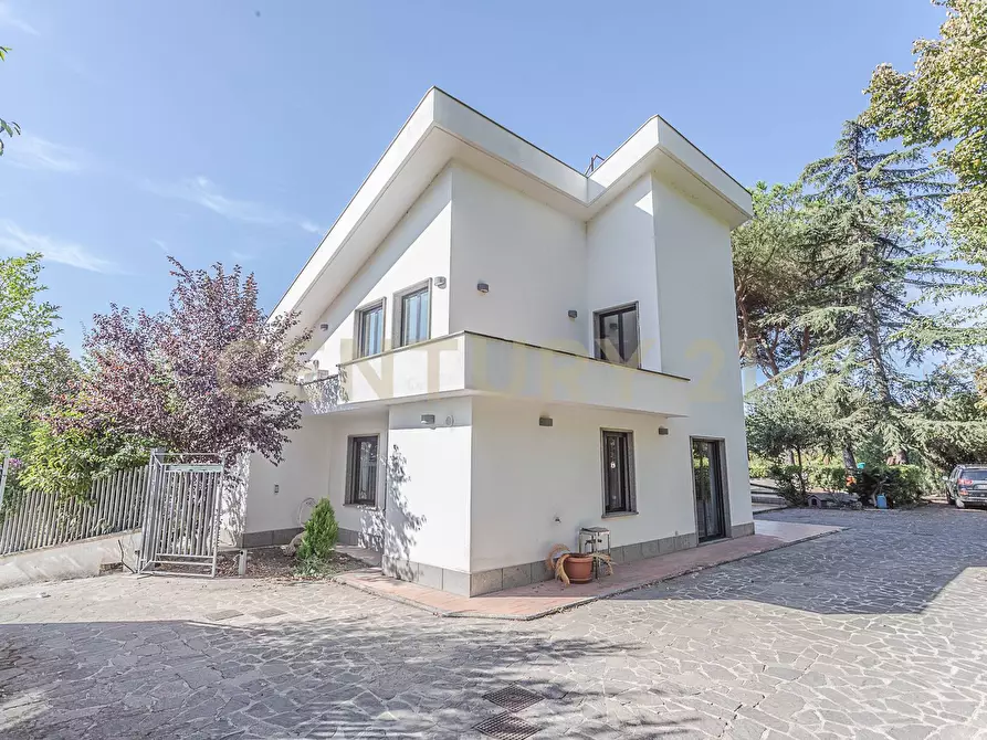 Immagine 10 di Villa in vendita  in Via Spiaggia del Lago 17b a Castel Gandolfo