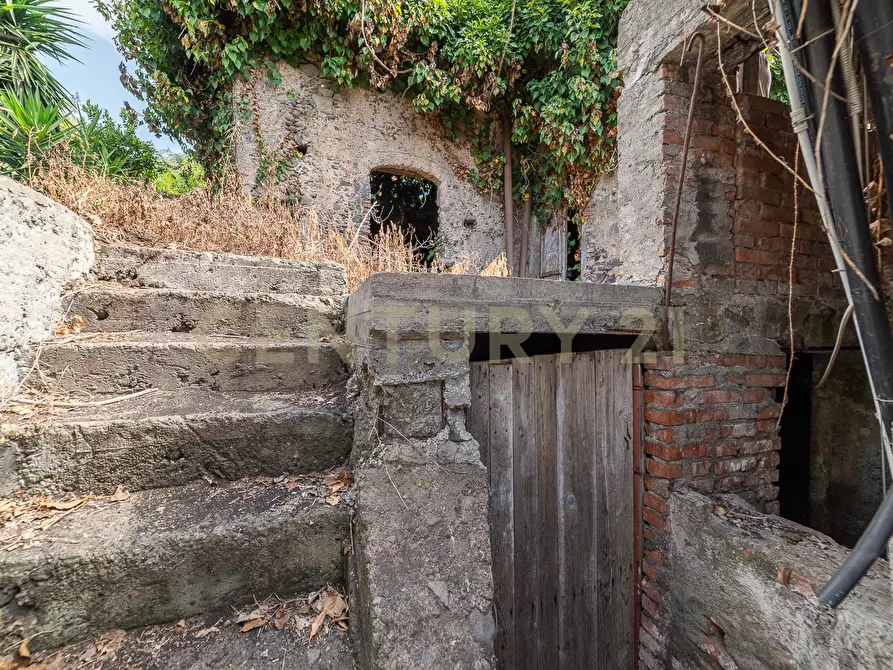Immagine 40 di Villa in vendita  in Strada Comunale 9 Praiola 8 a Riposto