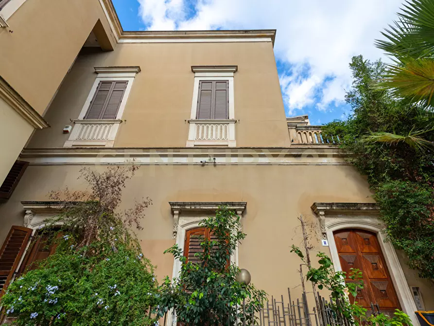 Immagine 18 di Palazzo in affitto  in Viale Regina Margherita 16 a Catania
