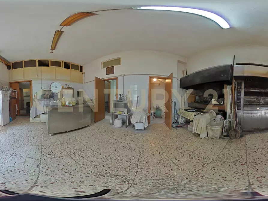 Immagine 30 di Locale commerciale in vendita  in Via Ulivi 87 a San Gregorio Di Catania