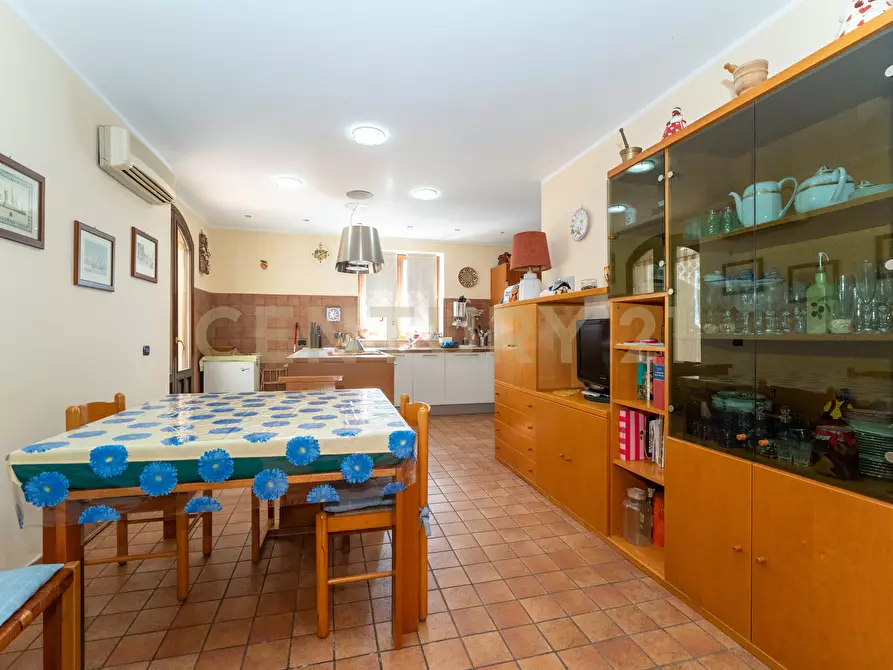 Immagine 54 di Villa in vendita  in Via Alcaloro Petrone 47 a Viagrande