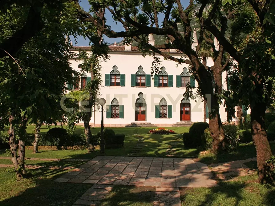 Immagine 2 di Villa in vendita  in Via Adige 25 a Brentino Belluno