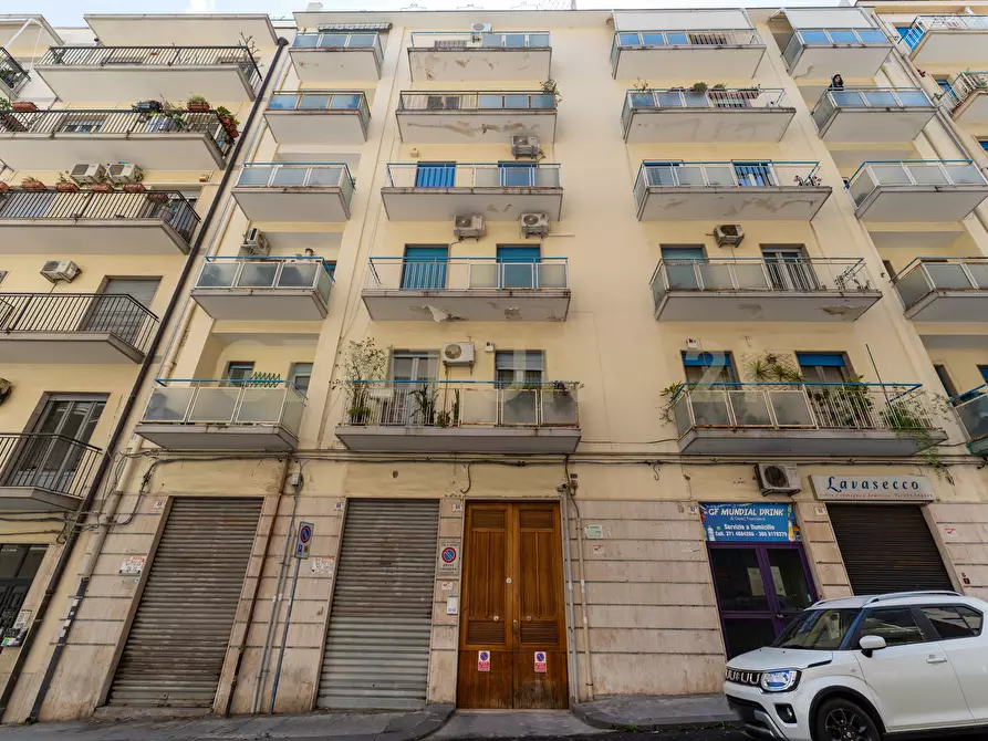 Immagine 53 di Quadrilocale in vendita  in Via Genova 64 a Catania